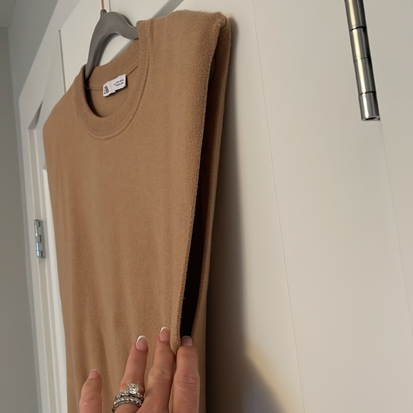 Zara Sleeveless Sweater - Picture 7 of 7